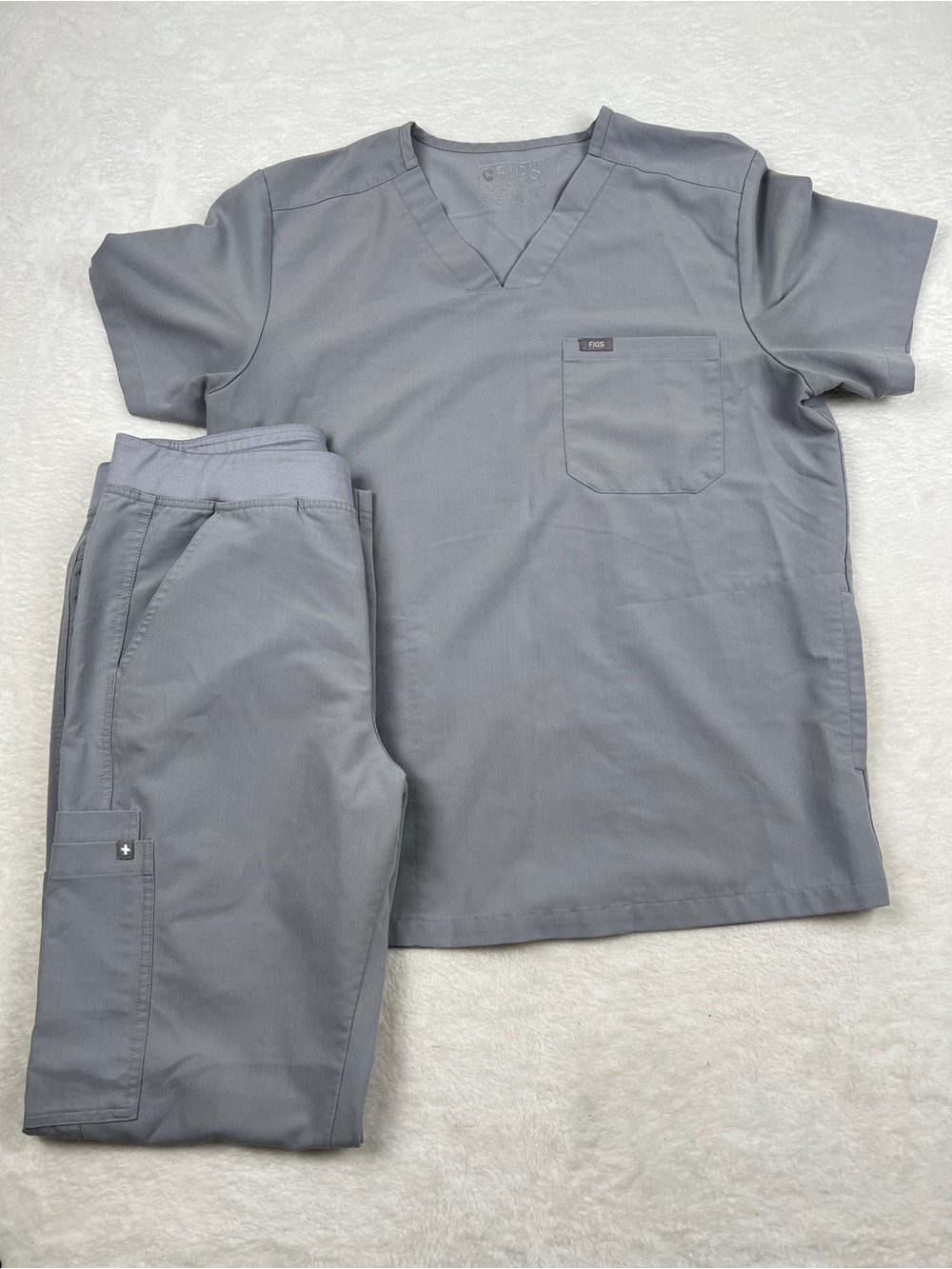 FIGS Men’s Scrub Set Cement Chisec Top L Axim Cargo Pants M